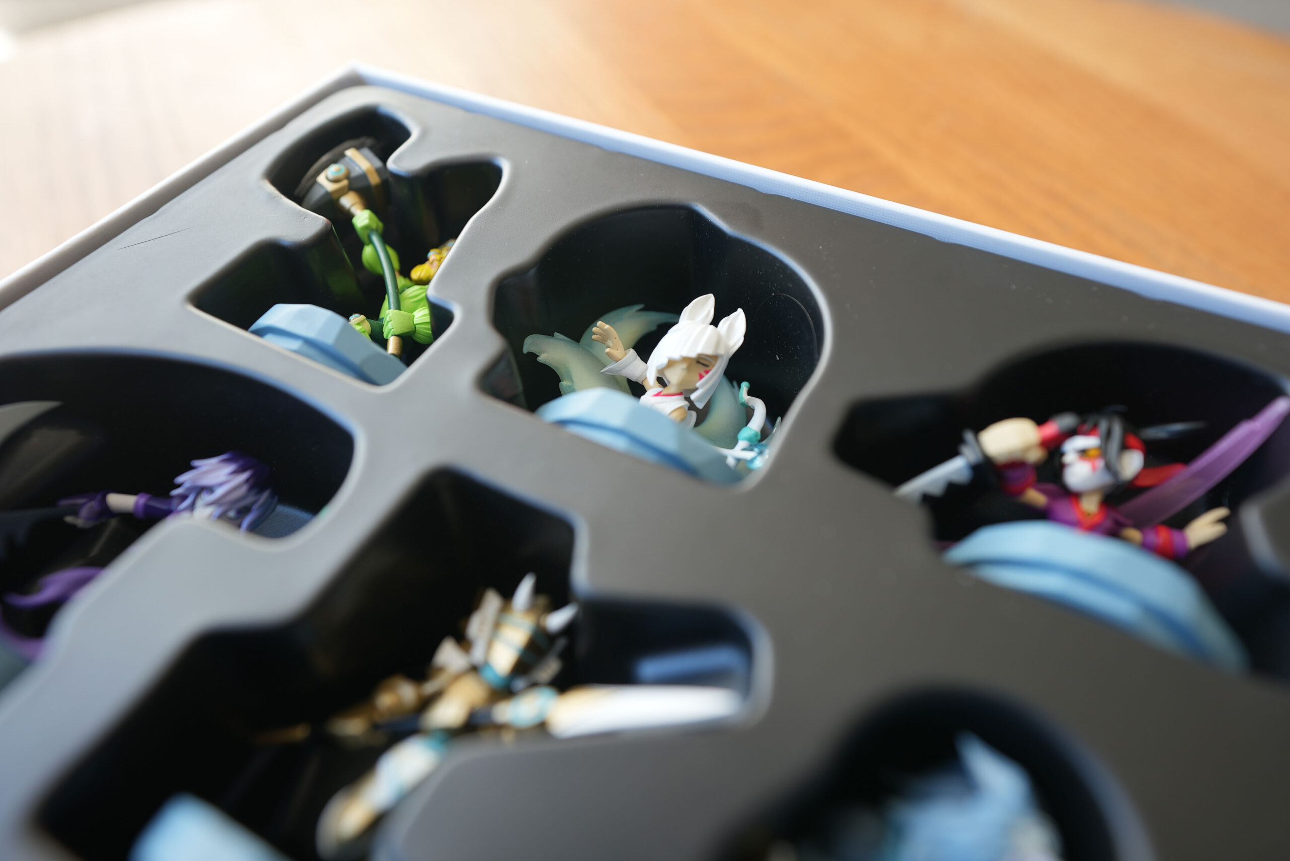 Brawlhalla-Cardgame-figures-box